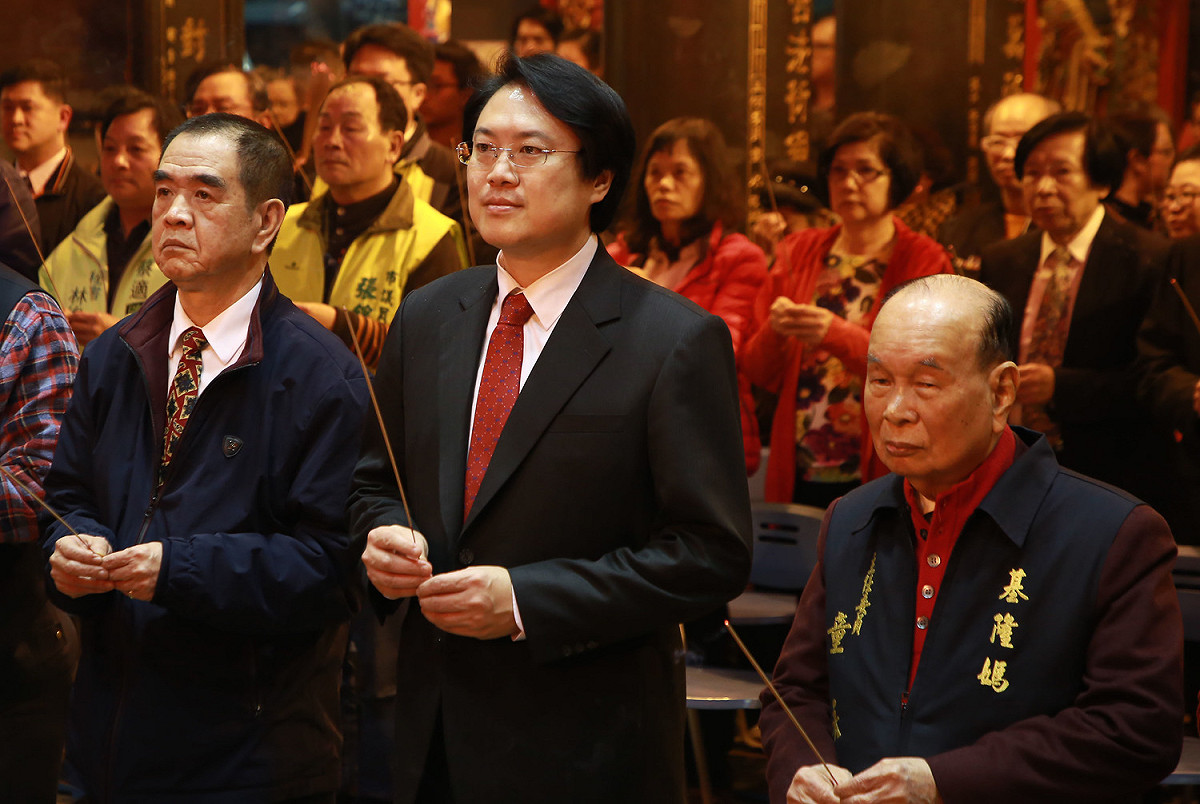 基隆市長林右昌15日出席慶安宮奠濟宮的頭香賀正典禮。 圖 : 基隆市政府/提供