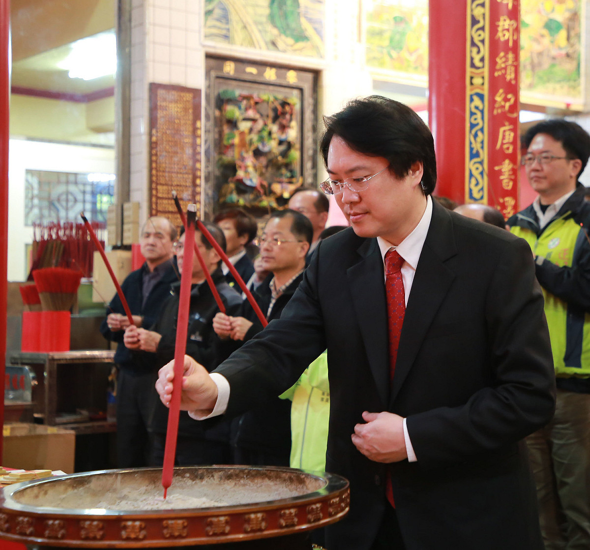 林右昌上頭香。 圖 : 基隆市政府/提供
