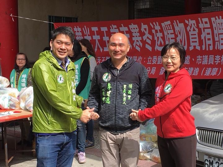 劉世芳陪同李柏毅拜票爭取黨內初選提名 圖：翻攝自劉世芳臉書