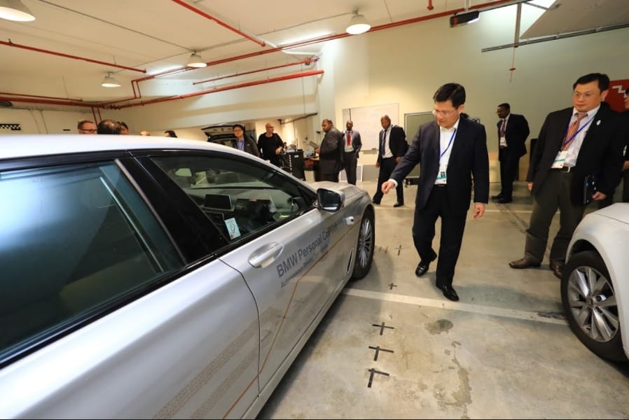 為了促成國內的自駕車早日上路，台中市長林佳龍日前赴以色列時，曾參訪自駕車公司Mobileye。 圖：台中市政府/提供