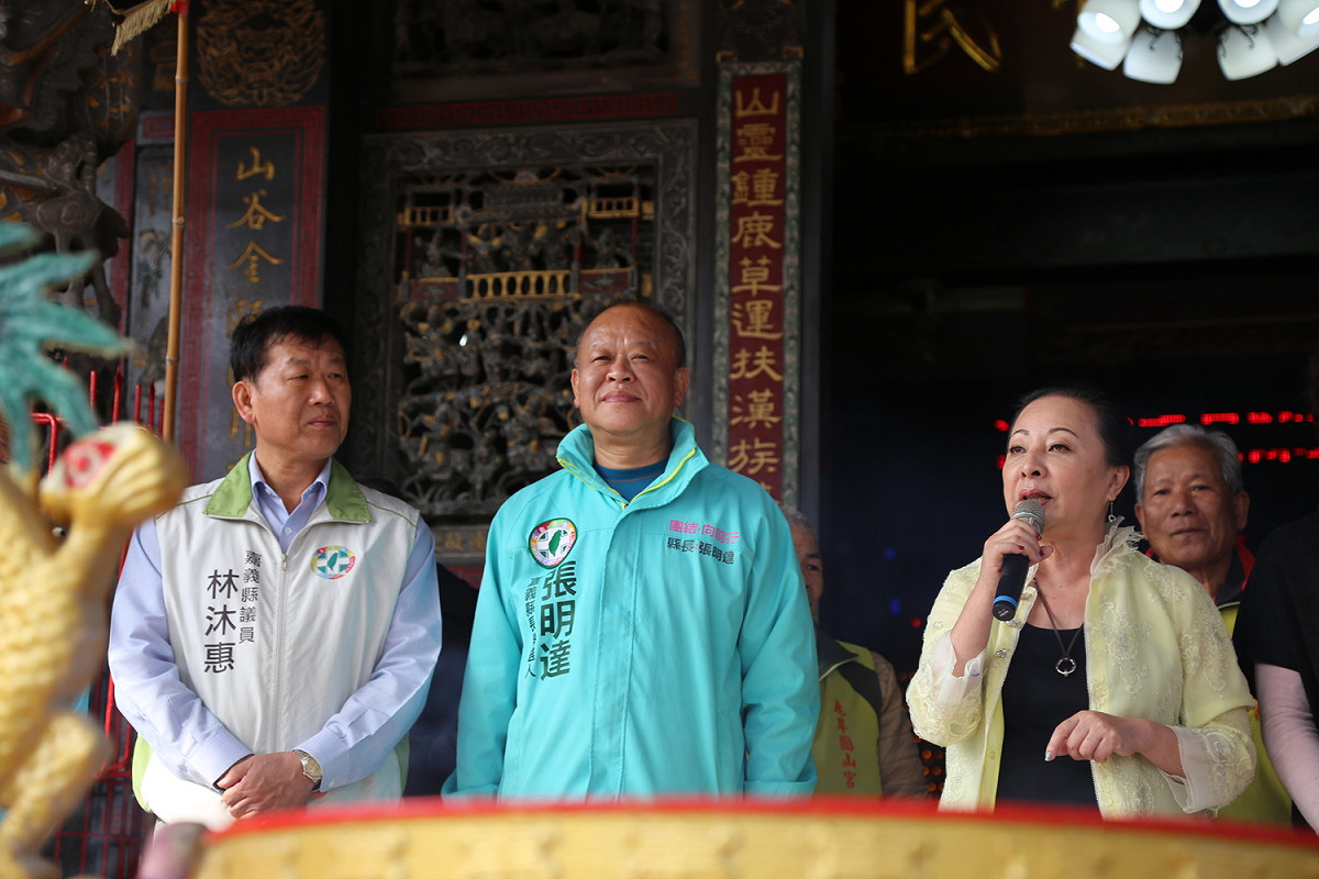 嘉義縣議長張明達和縣長張花冠邀請大家年節期間一同來看燈會。 圖：嘉義縣政府/提供