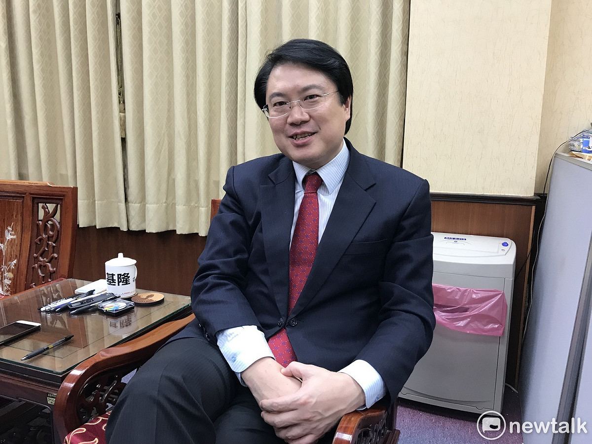 基隆市長林右昌今 (13) 天特別表示，雖然深澳電廠不在基隆市境內，但基隆市政府的立場就是不可增加基隆的污染，並應配合進行環境管理。 圖：周煊惠 / 攝