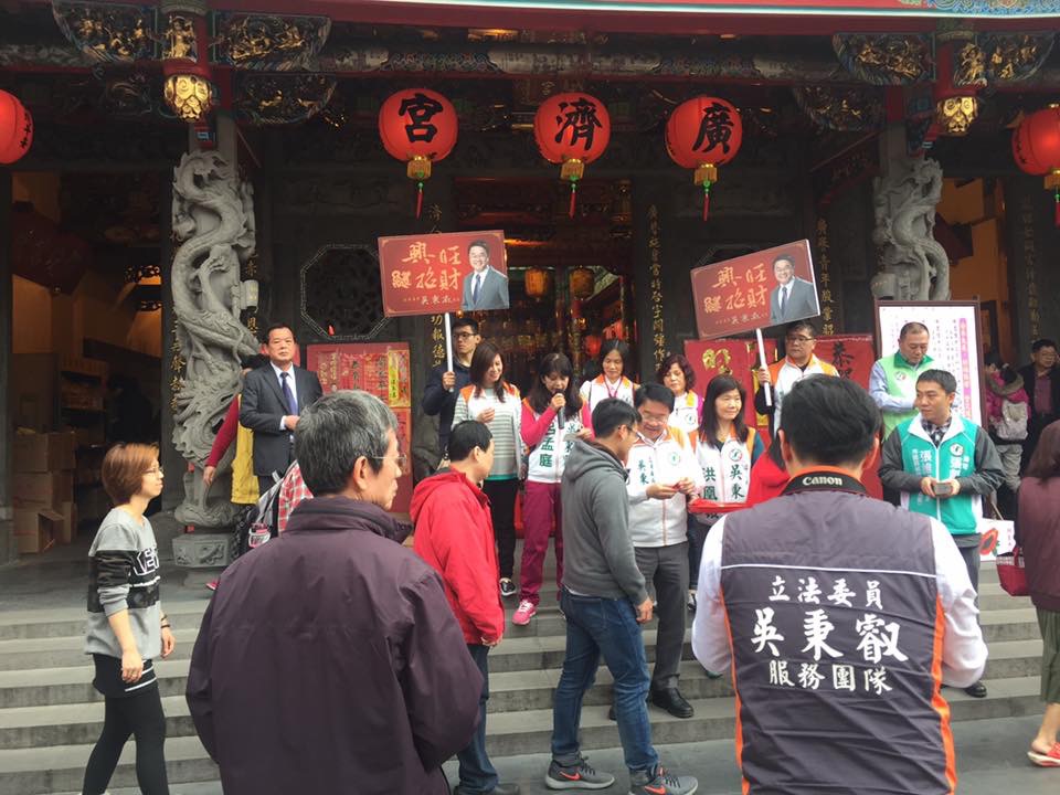 民進黨立委吳秉叡鐵人行程3天拜逾22座廟，力拚黨內新北市長提名。 圖：取自吳秉叡臉書