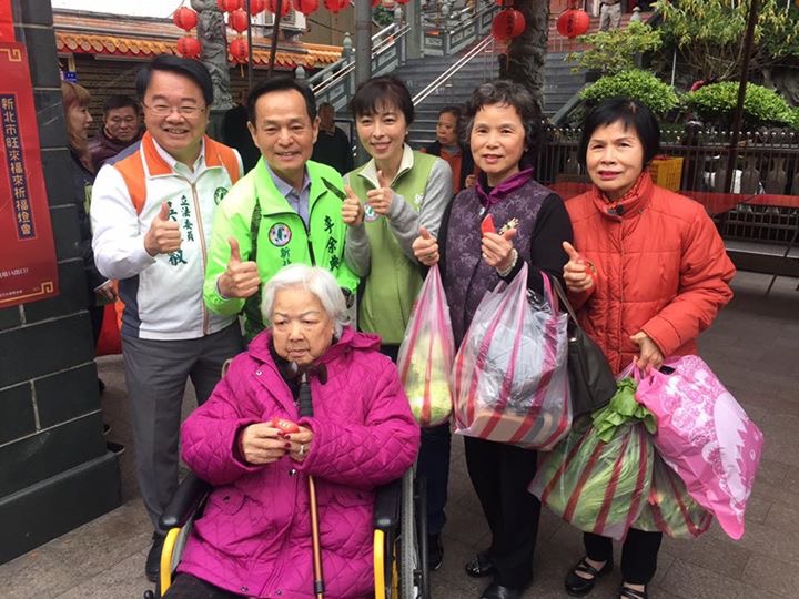 民進黨立委吳秉叡鐵人行程3天拜逾22座廟，力拚黨內新北市長提名。 圖：取自吳秉叡臉書