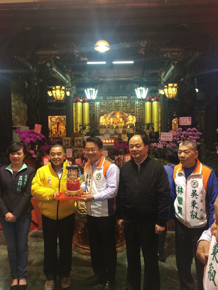 民進黨立委吳秉叡鐵人行程3天拜逾22座廟，力拚黨內新北市長提名。 圖：取自吳秉叡臉書