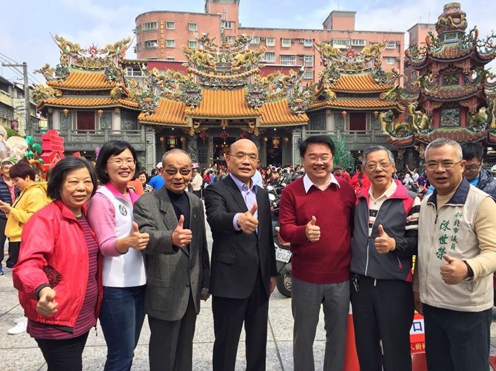 民進黨立委吳秉叡鐵人行程3天拜逾22座廟，力拚黨內新北市長提名。 圖：取自蘇巧慧臉書