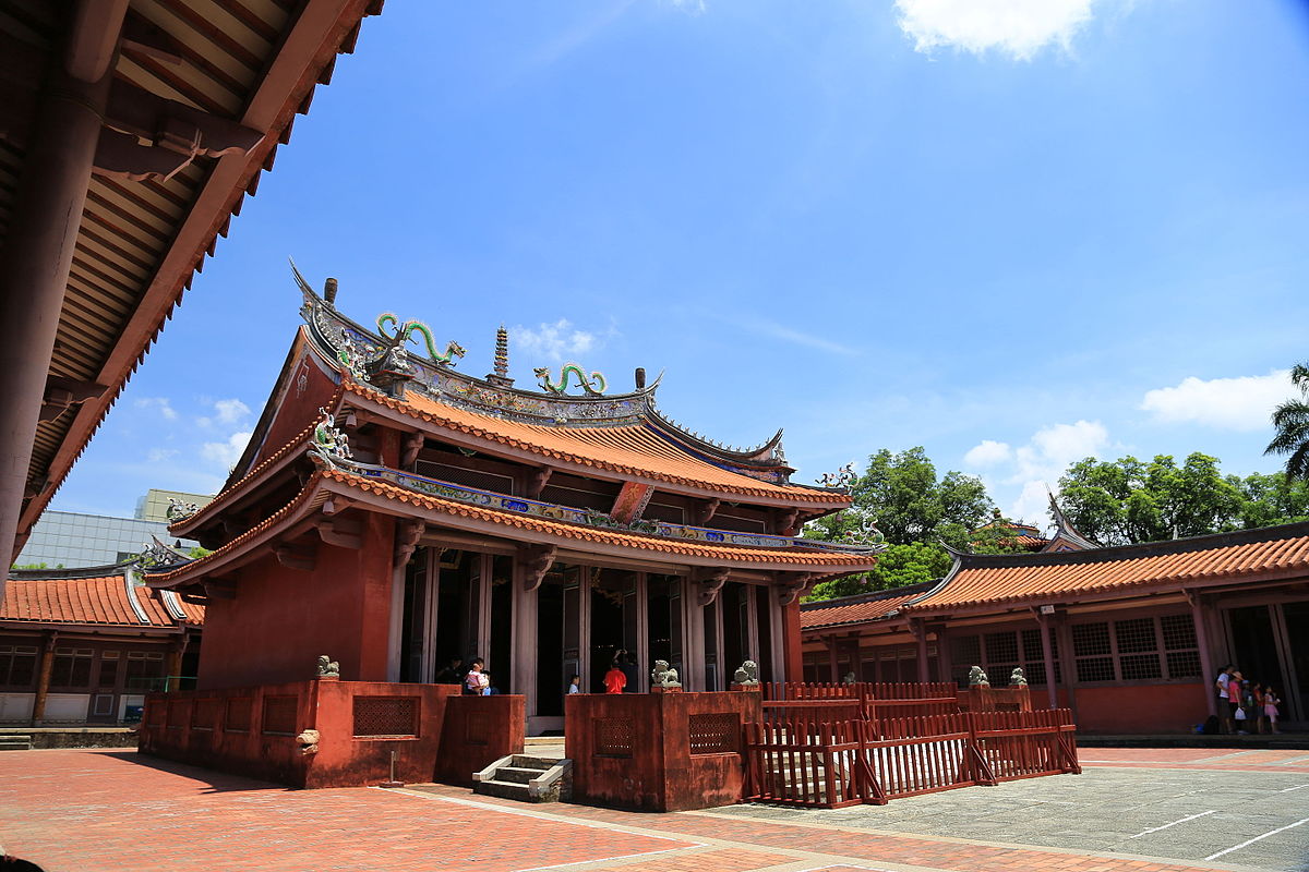 台南孔廟的清代櫺星門遺構出土後，在今年年節假期開放參觀，讓「走春」的遊客一睹櫺星門百年風華。 圖：翻攝自wiki