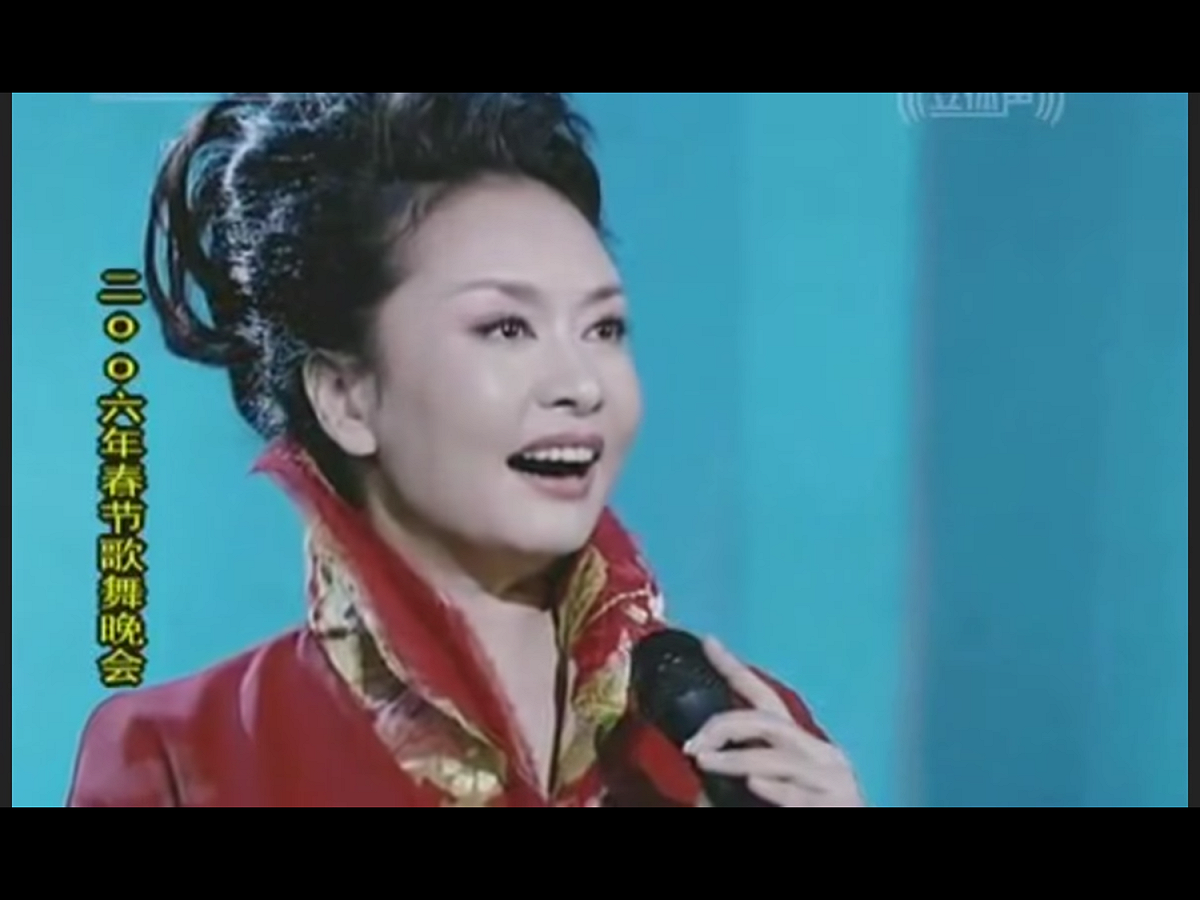 現任中國最高領導人習近平的妻子，美國總統川普口中「出色的歌唱家」（ talented singer )彭麗媛。 圖：翻攝自Youtube