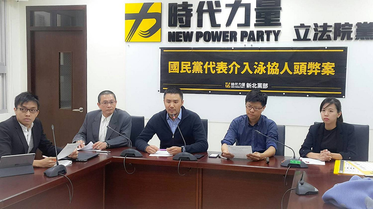 時代力量新北黨部今(21)日召開記者會，由新北黨部執行長陳志明、板橋區主任彭盛韶代表出席。同時，也邀請到時代力量台中黨部兩位副執行長吳佩芸、許皓甯，以及游泳協會理事長參選人周明宏與會。 圖 : 時代力量 / 提供