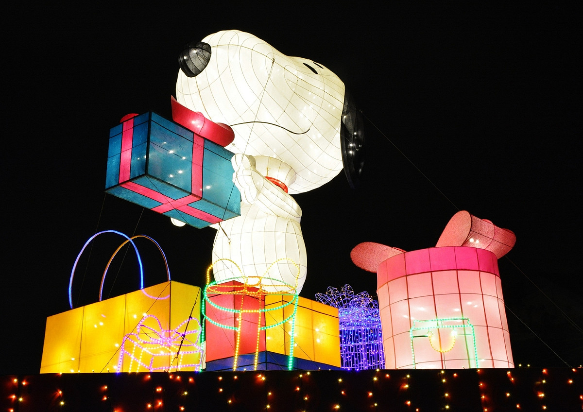 2018桃園燈節主燈史努比（Snoopy）今（21）日點燈一路亮至3月4日。水汴頭燈區 圖:桃園市府提供