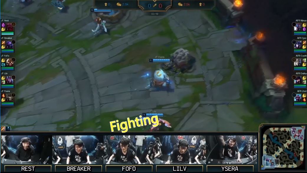 JTeam賽前喊聲「Fighting」來助長士氣。 圖:翻攝自Garena 電子競技