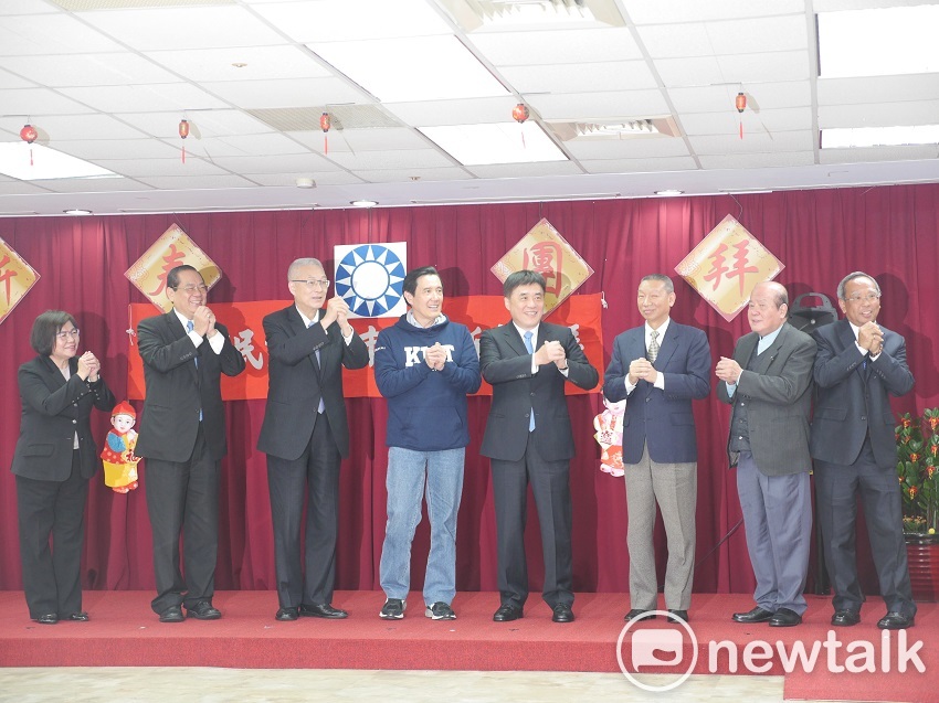國民黨台北市黨部上午在黨部舉行新春團拜，國民黨主席吳敦義、前總統馬英九均應邀到場致詞。 圖：趙婉淳／攝