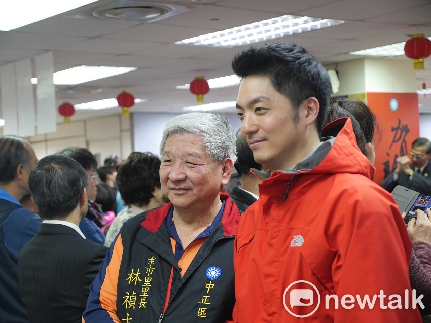故總統蔣中正棺柩遭潑漆，中國國民黨立委蔣萬安今天說，他感到非常痛心；至於移靈與否，他則說，必須由家屬共同決定。圖為蔣萬安參加國民黨內的新春團拜。 圖：趙婉淳／攝