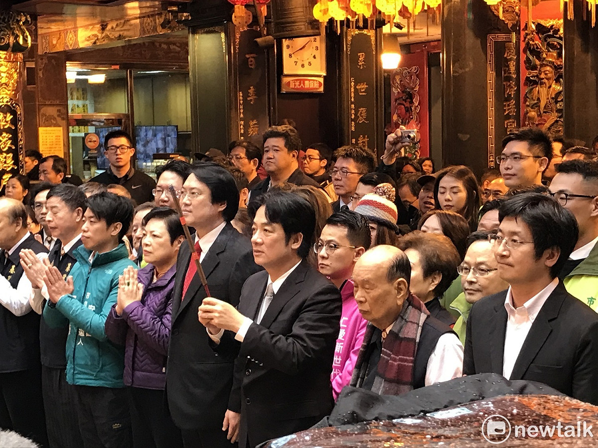 行政院長賴清德參拜，祈求台灣國泰民安、風調雨順。 圖：周煊惠 / 攝