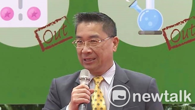 行政院政委兼發言人徐國勇今（23）日上午陪同賴清德出席安居緝毒成果說明暨頒獎典禮。 圖：謝莉慧/攝