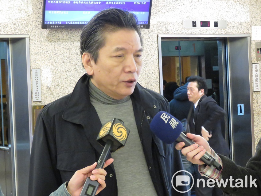 對於行政院長賴清德說明年傾向不編預算給省政府，親民黨團總召李鴻鈞表示，重整我國的行政區域劃分才是治本之道。 圖：趙婉淳／攝