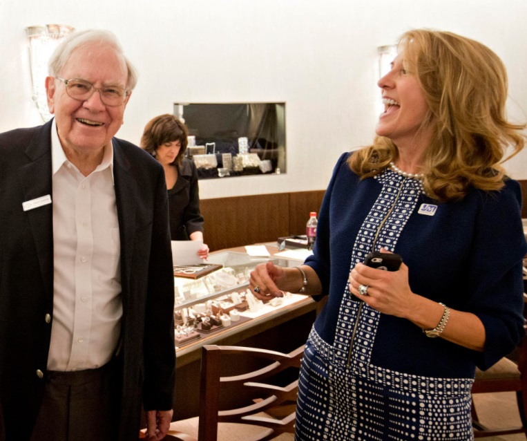 美國股神巴菲特（Warren Buffett）旗下控股公司波克夏哈薩威，去年從美國政府收到令人咋舌的290億美元支票。 圖/翻攝自巴菲特（Warren Buffett）推特