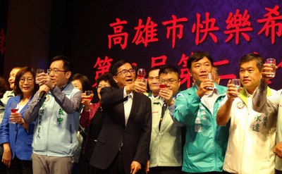 陳水扁公開出席快樂希望協會餐會，陳致中表示法務部有核准。 圖 : 中央社