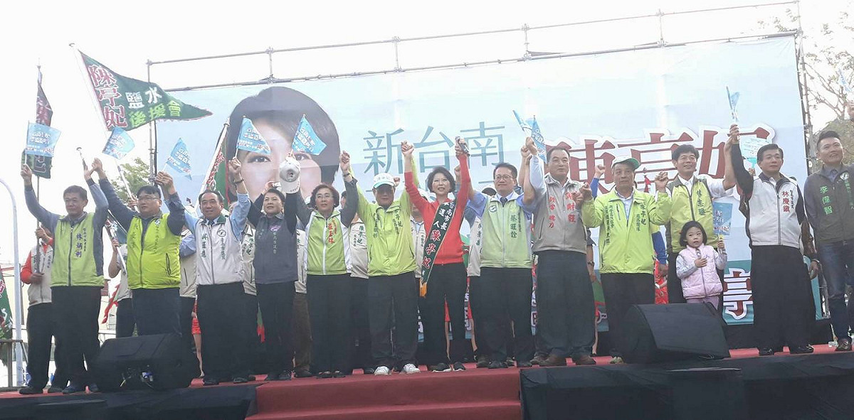 除了立委蔡易餘等人，台南市議員賴惠員、蔡旺詮、趙昆原、陳秋萍、莊玉珠、謝財旺、蔡秋蘭、林慶鎮、吳通龍、林志聰、林炳利及溪北區後援會會長等幹部齊聚力挺，營造團結一條心的氣勢。 圖：黃博郎/攝