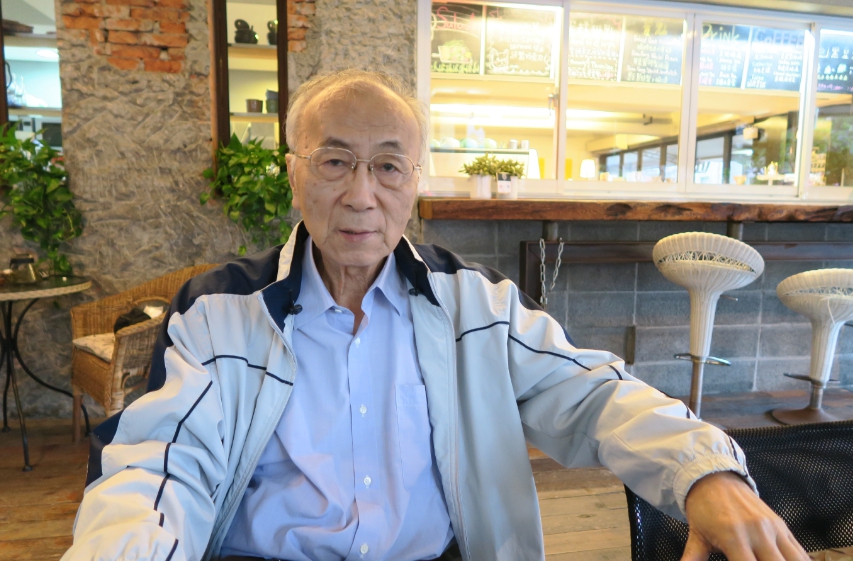 張維嘉老師接受訪問。 圖：鄒麗泳/攝