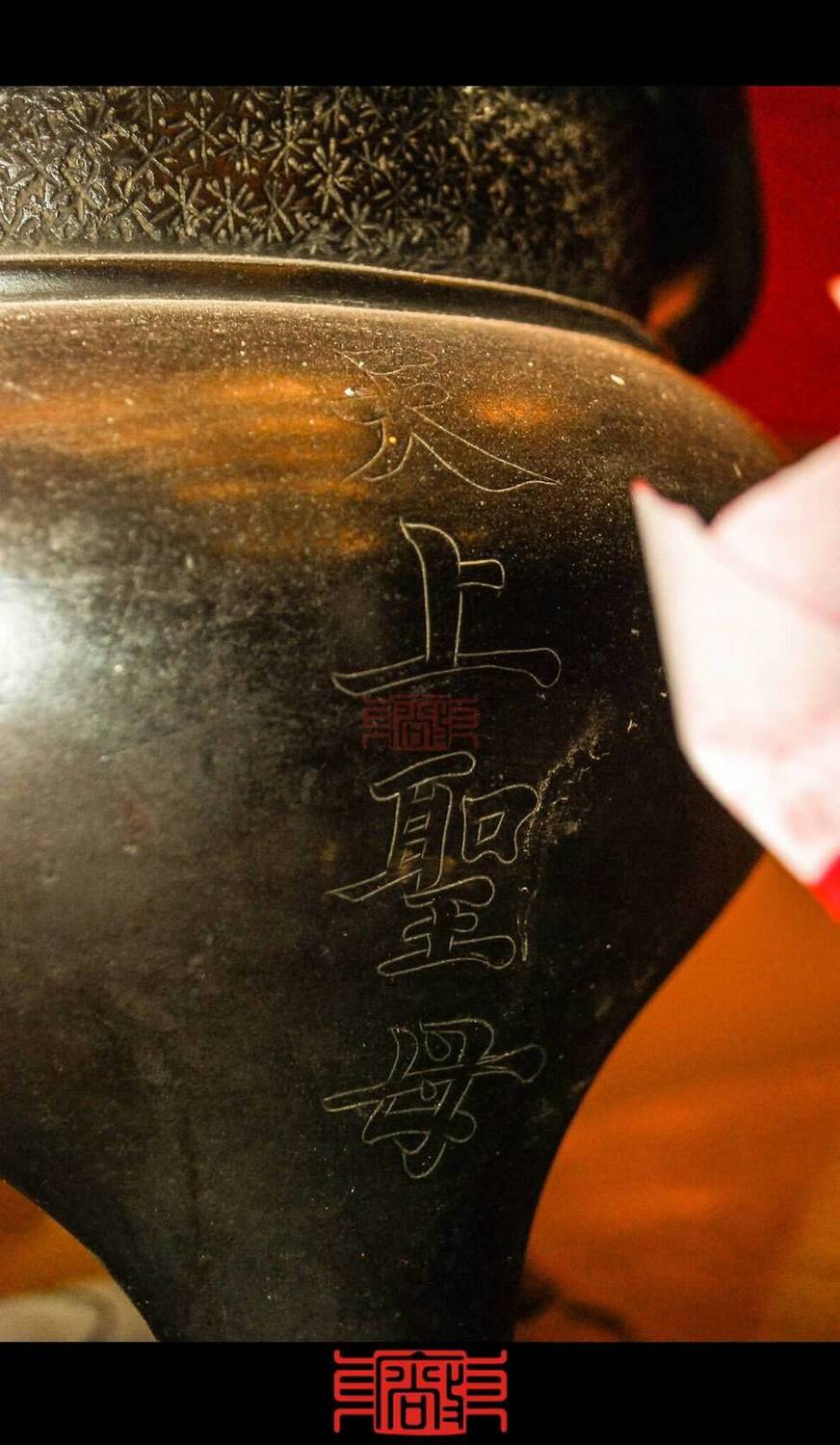 黃嫈珺表示，友人首次提及，因她的父親之前曾接獲詐騙的電話， 她直覺認為此為詐騙手法，未加理會。農曆過年前，友人再次提及，她回應對方，非專業人員，請對方將之帶回台，代為請人鑑定。 圖：張明達競選辦公室/提供