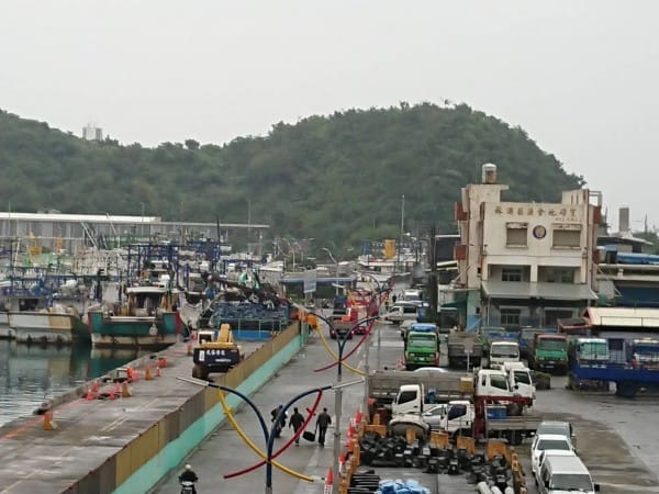 宜蘭縣蘇澳鎮海邊路8號的食品工廠今天上午11時許，發生氨氣外洩，消防人員抵達現場時氣體的閥門已經關閉，也沒有釀成任何人員傷亡。 圖：翻攝網路