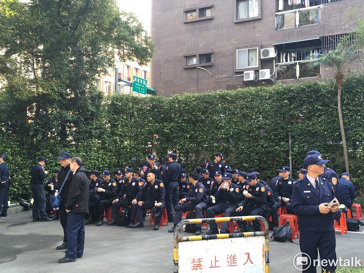 警方在立院內部部署人力。 圖：黃韋銓/攝