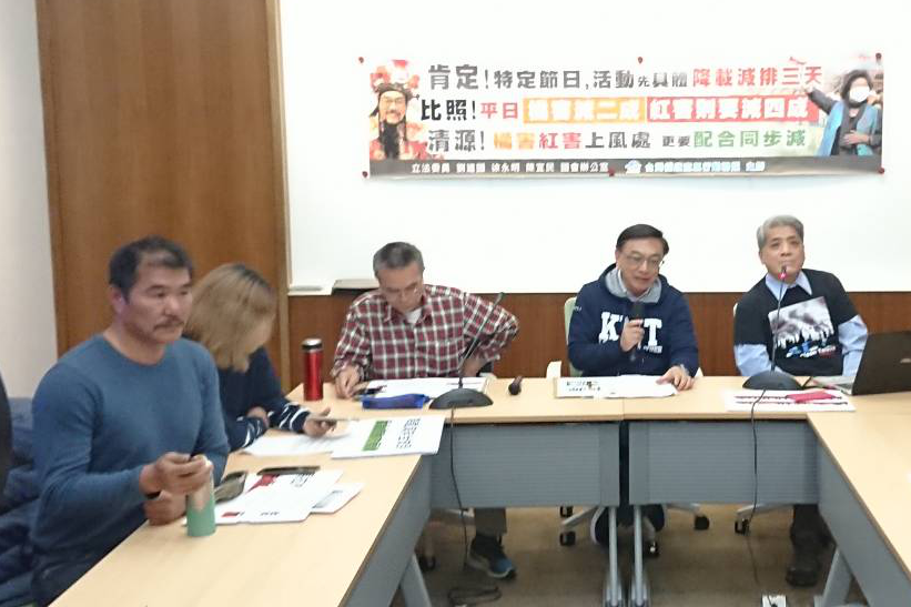 台灣健康空氣行動聯盟聯合立委劉建國、徐永明、陳宜民今 (27) 日再度針對空污問題召開記者會。 圖 : 台灣健康空氣行動聯盟聯/提供