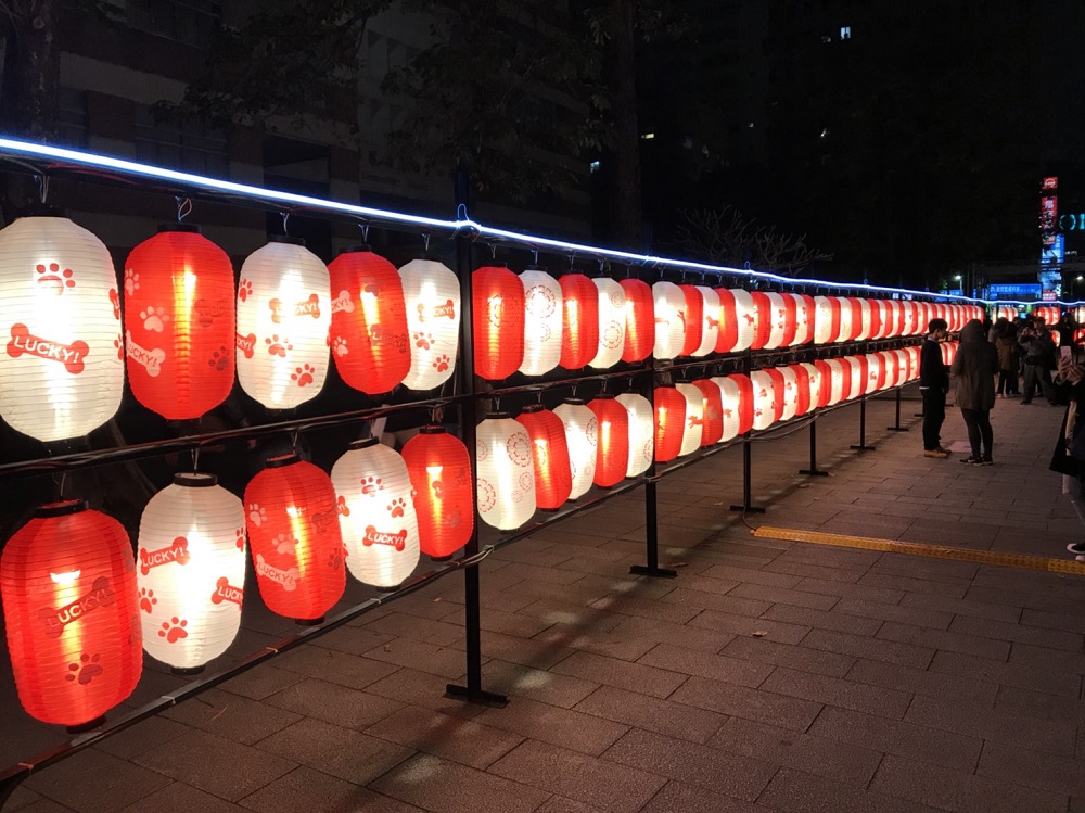 台電因應在西門至北門舉辦的2018台北燈節，出動151人次協助活動所需共22個地點、近700瓩的用電需求，共鋪設近200公尺的高低壓電纜。 圖：台電／提供
