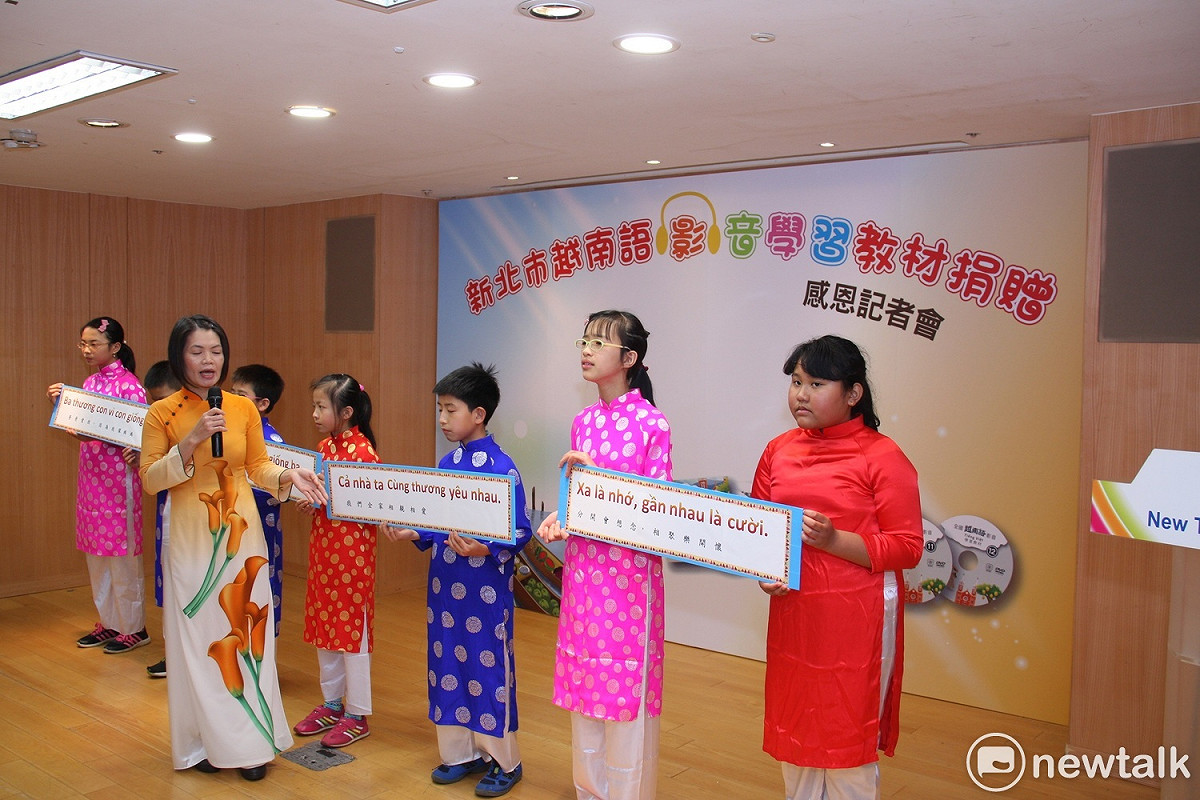 「越南語影音教材」結合真人發音，輔以動畫及歌謠教唱，讓學生在輕鬆及活潑的情境下學習越南語。 圖: 王峻昌/攝