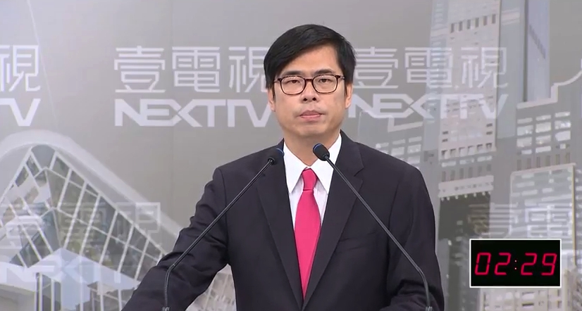高雄市長初選政見發表會今(27)日下午四點登場，陳其邁是申論階段第四順位登場的候選人。 圖：翻攝直播畫面