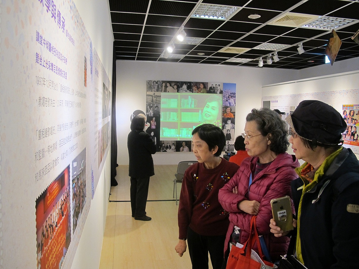 民眾參觀「意難忘-美黛歌唱故事特展」 圖:桃園市政府/提供