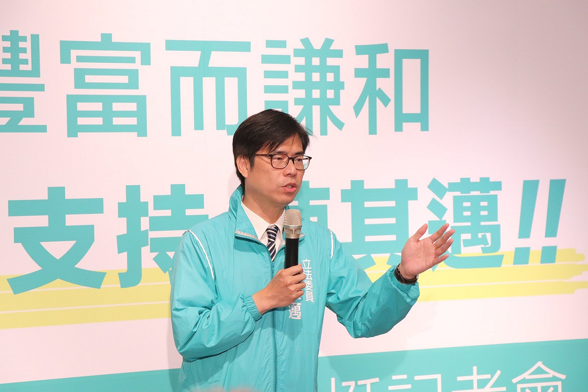 推動南台灣綠色革命的建築設計界大老盧友義推薦陳其邁：「市政經驗豐富，又經過十多年的沉潛淬鍊，以其對高雄市的在地感情及了解，未來必能政通人和，帶領高雄開創另一新局面。」 圖：陳其邁辦公室/提供