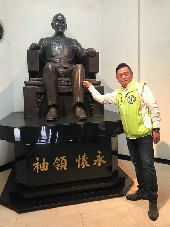 議員游祥耀認為，基隆市警局內不應放置象徵威權時期的蔣介石銅像。 圖：翻攝游祥耀臉書