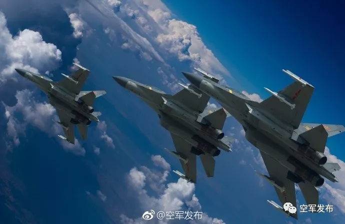 2017年7月，殲-16（如圖）和殲-20戰機一同參加慶祝解放軍建軍90週年閱兵，以戰鬥姿態公開展出。
 圖：翻攝自中國軍網