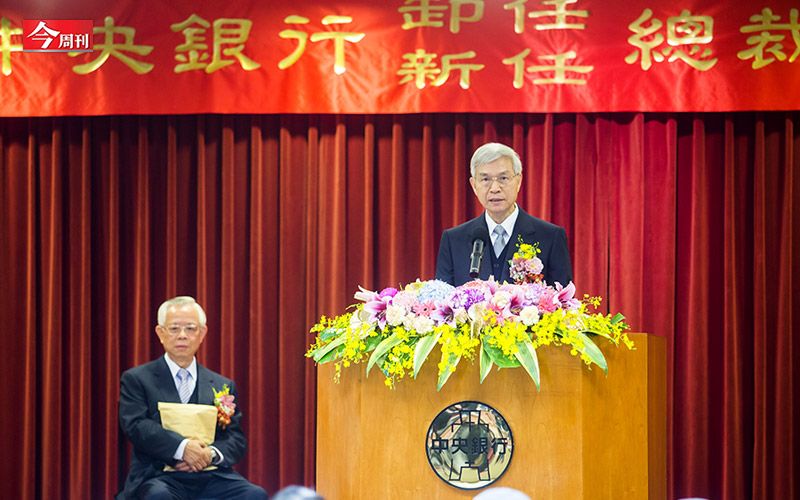 2月26日，掌理央行20年的彭淮南卸任，把掌門人的印信交給原副總裁楊金龍。台灣央行誕生了第一位由內部培養出來的總裁，卻也是產經界最陌生的總裁。 圖 : 今周刊 / 提供