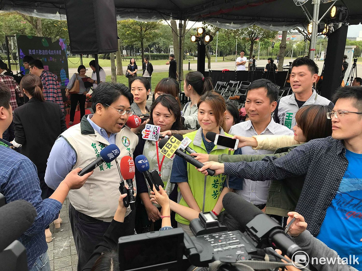 今日活動有包括民進黨議員黃向羣（左起）、顏若芳、李慶鋒、王閔生等4人到場。 圖：周煊惠 / 攝