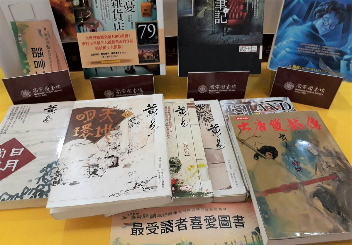 已故武俠小說作者黃易，雄霸天下，不但包辦武俠小說排行榜前3名，他的書更是公共圖書館讀者最愛。 圖:陳香蘭／提供