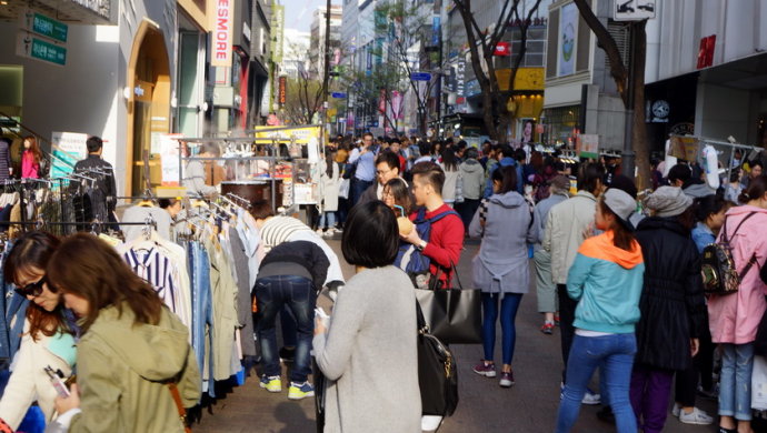 南韓就業門戶網站Saramin今天發佈的一項民意調查結果顯示，近4成職場人士自認是啃老族。 圖 : 翻攝自新浪博客