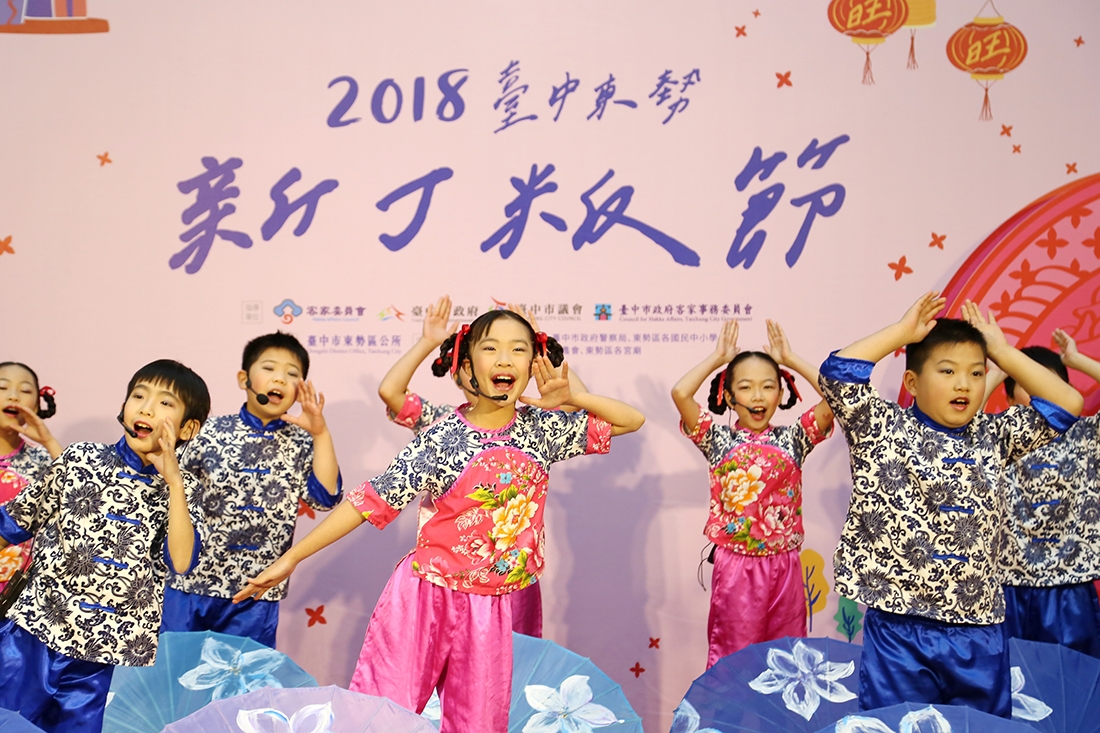 政院客委會副主委楊長鎮肯定林佳龍重視在地客家文化的推動，客委會也非常看重新丁粄節活動，很高興中央與地方共同參與；新丁粄在客家庄是相當重要的傳統，每個地方的作法不盡相同，而台中東勢粄的文化在現在客家庄中，可謂保留最完整的粄之一。 圖：台中市政府／提供