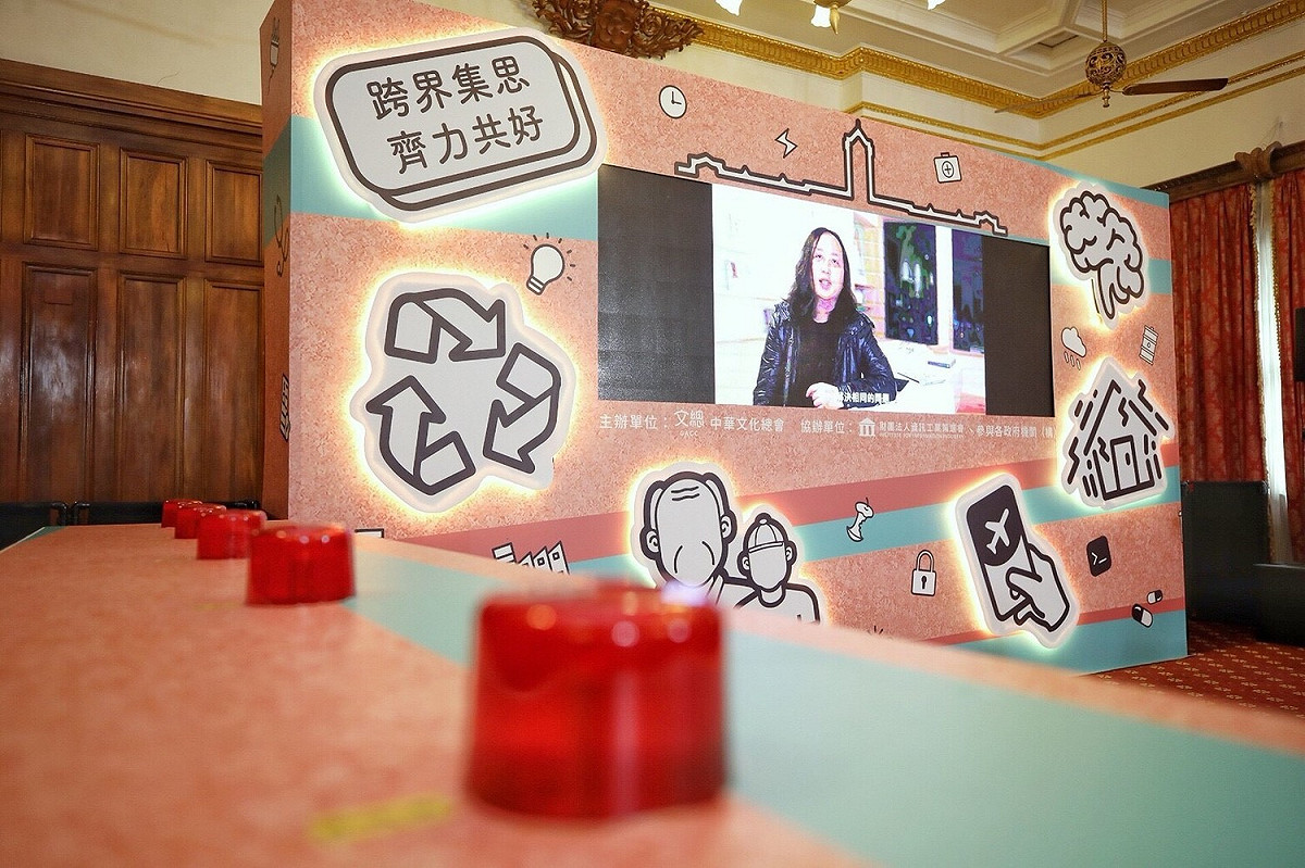 唐鳳政委表示，自 2016 年底加入行政團隊以來，一點一滴地將「黑客文化」的DNA ，植入公務文化。 圖：中華文化總會/提供