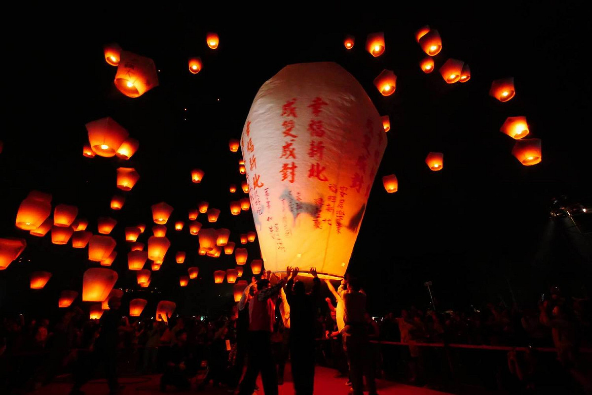 今年平溪元宵放天燈的活動在昨天結束，不過錯過的朋友別擔心！在中秋節的時，平溪天燈節還會舉辦放天燈活動，屆時又將看見天燈滿布夜空。 圖：新北市觀旅局提供