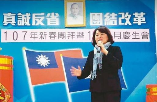 被酸回鍋肉，黃敏惠臉書貼出參選照片，強調服務鄉親的初心不變。 圖：取自黃敏惠臉書
