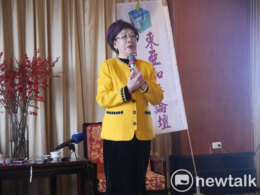 前副總統呂秀蓮4日下午表示，近期她發起「台灣向世界宣布和平中立」公投，已達到第一階段門檻，不過，考慮年底選舉態勢複雜，「極有可能延至明年適當時機推動」。 圖：趙婉淳／攝