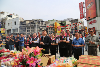 位於花蓮市中心的遠東百貨舊大樓，受強震影響成危樓，居民憂心安危；花蓮縣政府發文要求遠東集團儘速拆除，花蓮縣政府4日舉行拆工祭典，啟動拆除。 圖：中央社