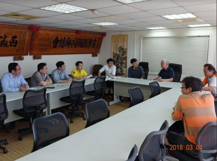 環保署偕同交通部及海巡署與船務代理公司交涉繳交罰鍰事宜。 圖：環保署/提供