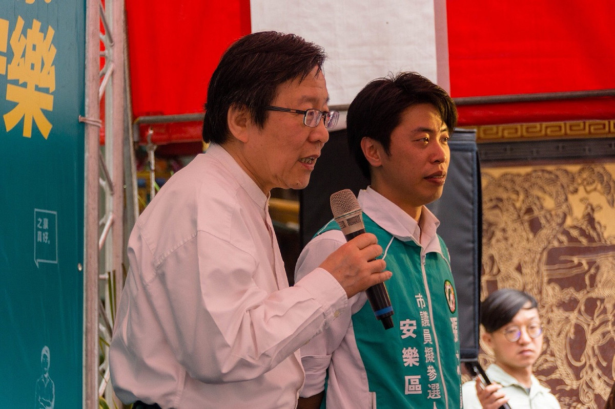 安樂區參選人張之豪於今日（4）舉行後援會成立大會，台日關係協會會長邱義仁特別到場支持。 圖：張之豪競選辦公室提供