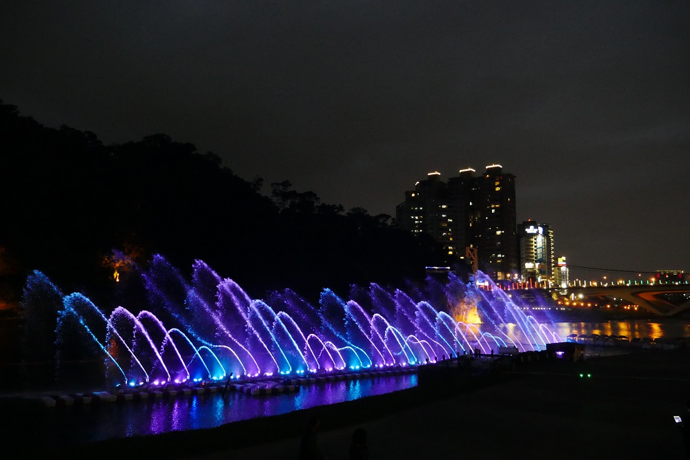今年碧潭水舞6大精彩必看迷幻神秘的海螺。 圖：新北市政府／提供