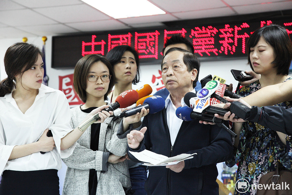陳坤榮質疑黨部公告的初選辦法不合理。 圖: 林昀真/攝