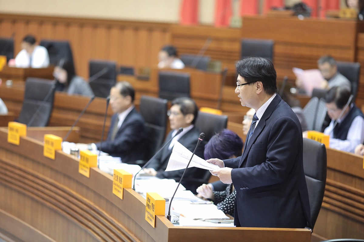 基隆市環境保護局長賴煥紘回應市議員的質詢。 圖 : 基隆市政府/提供